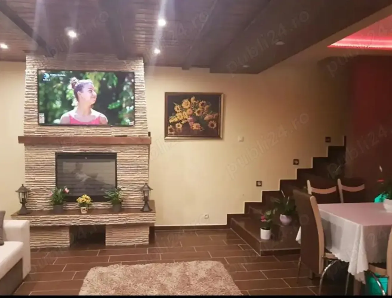 Casa de vânzare -confort, spațiu și relaxare ,Satu Mare,str Amurgului - Vă propunem spre vânzare o casă spațioasă, perfectă pentru o familie care își dorește intimitate, confort și facilități moderne, Detalii proprietate: 2 dormitoare 2 dressinguri generoase 2 băi la etaj Living primitor la parter Bucătărie complet utilată Cămară practică 1 baie la parter Terasă mare de 40 mp ideală pentru relaxare în aer liber Garaj dublu Jacuzzi din fibră de sticlă Saună pentru momente de răsfăț și relaxare Curte verde loc perfect pentru grădinărit, joacă sau petrecerea timpului în natură Proprietatea este ideală pentru cei care vor un stil de viață modern, într-un spațiu complet funcțional.Anul construcției 2019.Teren 517 mp Pentru mai multe informații sau vizionare, nu ezitați să mă contactați în privat!