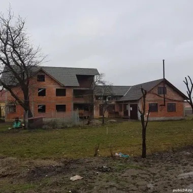Vând casa și atelierul