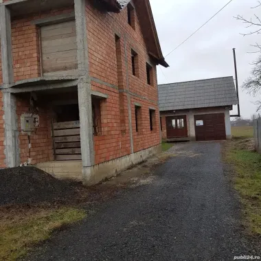 Vând casa și atelierul