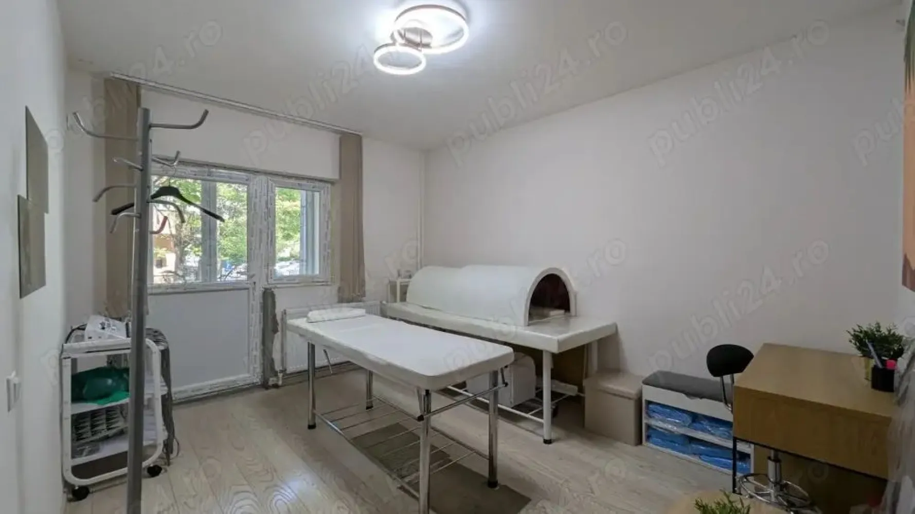 Proprietar închiriez spațiu comercial - Proprietar închiriez spațiu comercial în zona Nerva Traian pe strada Panait Cerna Nr 1 bl M 52 la parter. Intrarea se face separat prin exteriorul clădirii. Ideal pentru salon masaj dar și pentru alte activități. Detaliile legate de suprafață, intrare le găsiți în poză atașată. Persoana de contact Iulian.