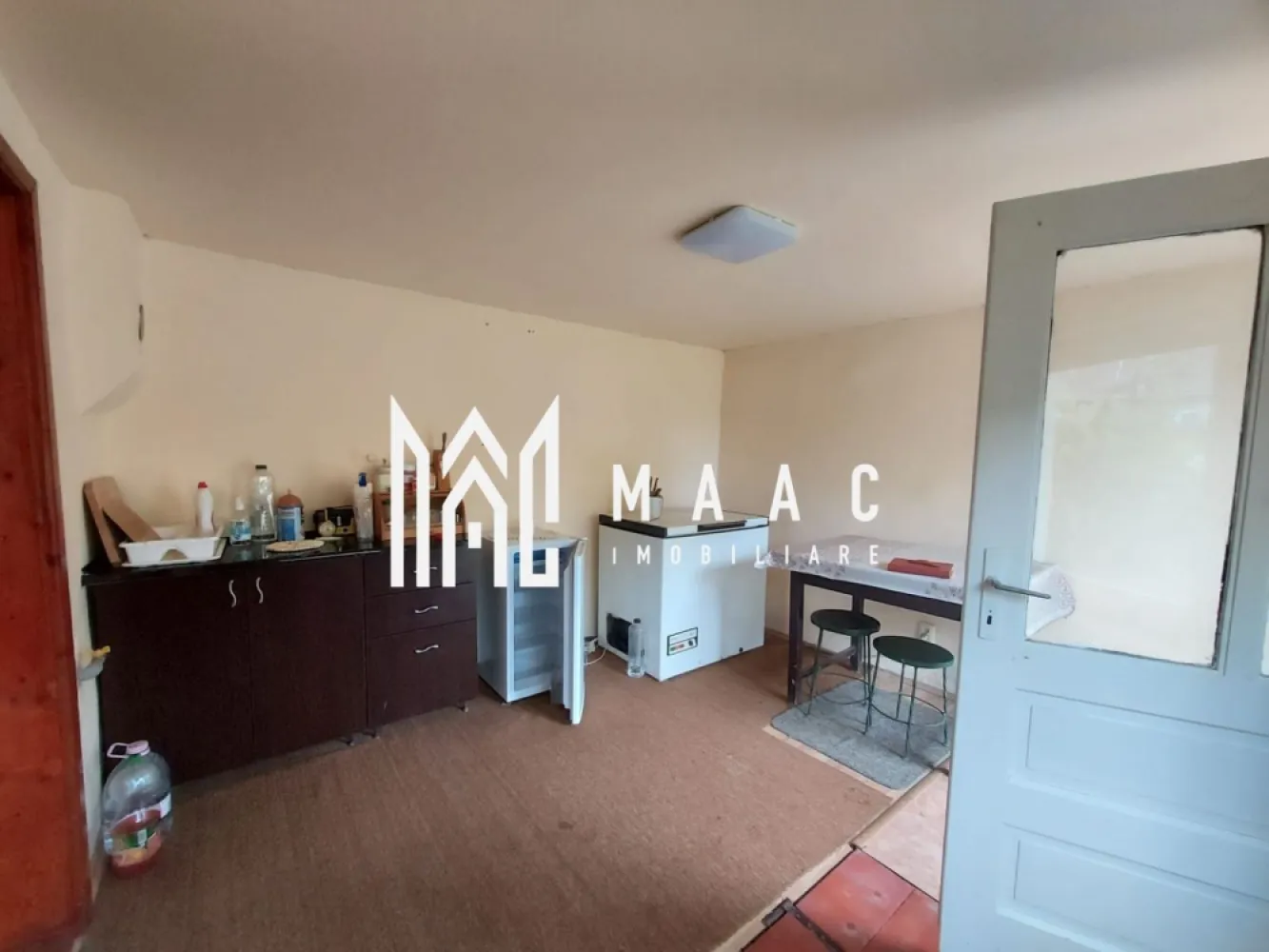 Black Friday | Casa | 1331 mp Teren | Miercurea Sibiului | - BLACK FRIDAY - Profită de cea mai bună perioadă din an pentru a deveni proprietar! Reducere de 5.500 euro - Pret vechi - 54.500 euro Pret promotional - 49.000 euro MAAC Imobiliare vă propune spre vânzare un teren generos de 1331mp cu construcție existentă, situat în Miercurea Sibiului, într-o zonă liniștită, ideală pentru dezvoltare rezidențială sau casă de vacanță reprezentata in exclusivitate Detalii proprietate: Suprafață teren: 1331 mp Racordat la toate utilitățile: apă, canalizare, curent electric (instalație electrică schimbată) Suprafață utilă construcție existentă: 22 mp Magazie: 11 mp Avantaje: Libertate de dezvoltare pentru proiecte rezidențiale sau recreative Zonă liniștită, cu priveliște deschisă către câmp Infrastructură completă pentru racordare la utilități O oportunitate excelentă de investiție sau pentru amenajarea unei locuințe de vacanță într-un cadru natural, la doar câțiva pași de Sibiu. Pentru mai multe detalii și programarea unei vizionări, vă invităm să ne contactați, menționând ID: CP2544817 }}