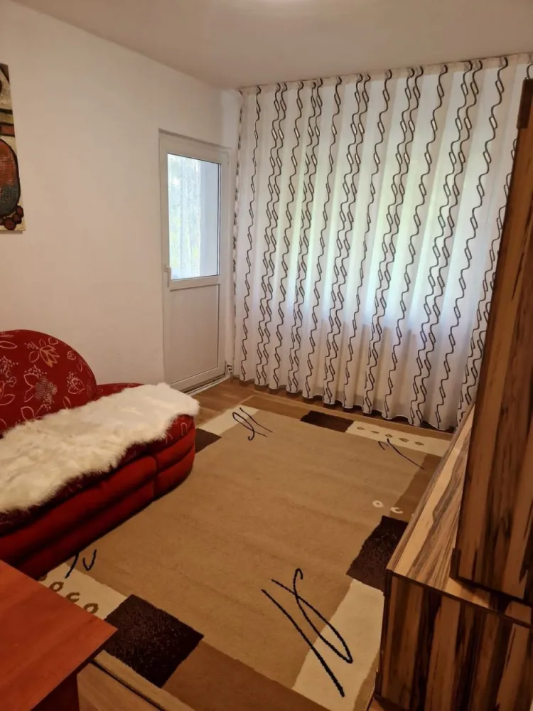BRASADAS vinde apartament 4 camere Mănăștur - BRASADAS propune spre vanzare apartament 4 camere in Mănăștur, decomandat, etaj 1/4 suprafață 80 mp. Apelati cu incredere pentru vizionare.