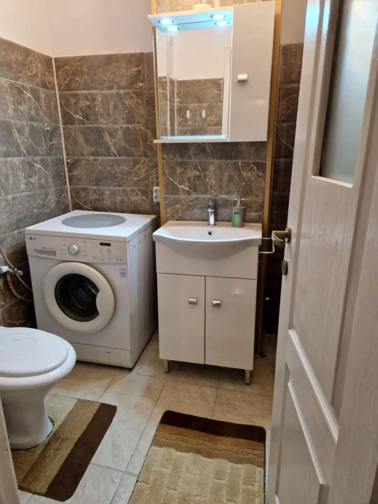 BRASADAS vinde apartament 4 camere Mănăștur - BRASADAS propune spre vanzare apartament 4 camere in Mănăștur, decomandat, etaj 1/4 suprafață 80 mp. Apelati cu incredere pentru vizionare.
