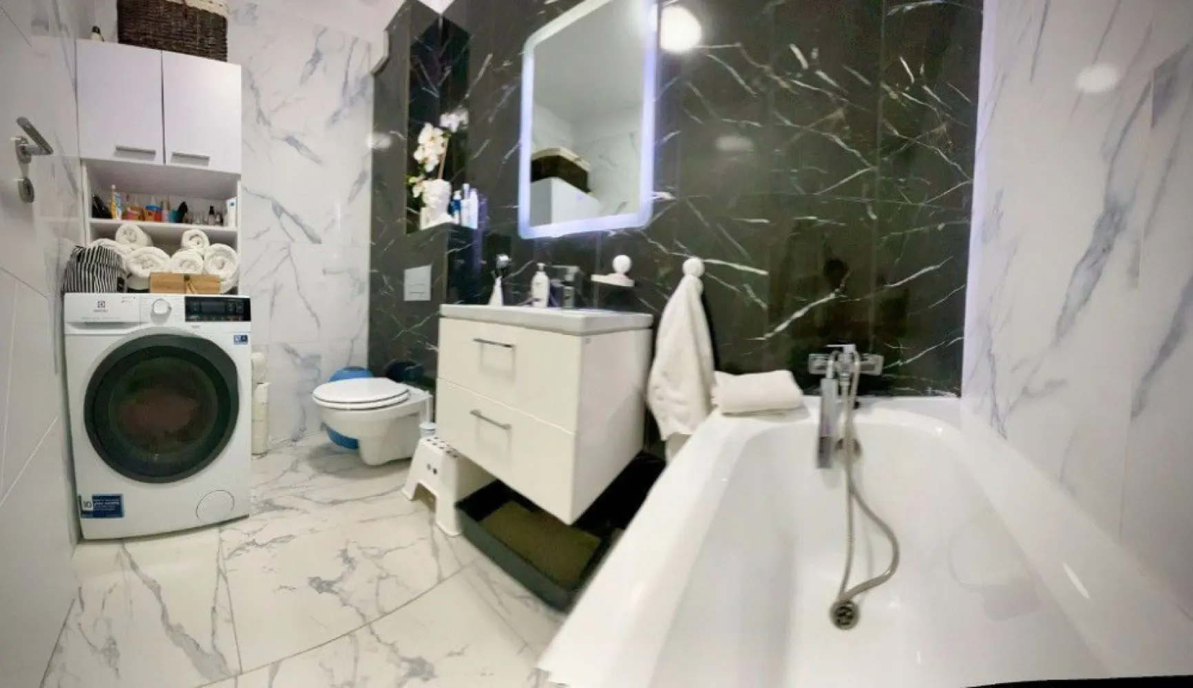 Apartament 3 camere cu terasa si loc de parcare zona Garii Obor