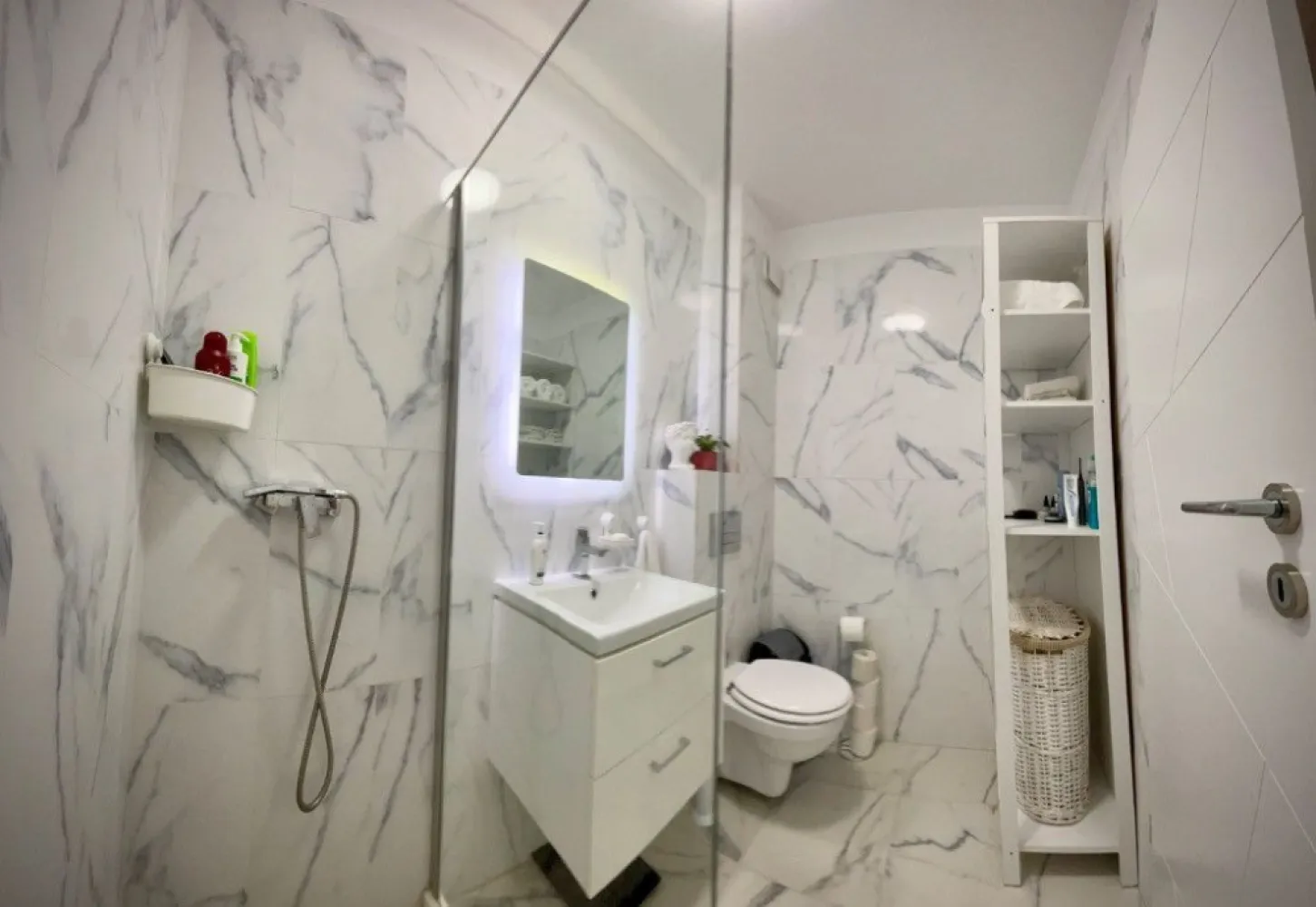 Apartament 3 camere cu terasa si loc de parcare zona Garii Obor