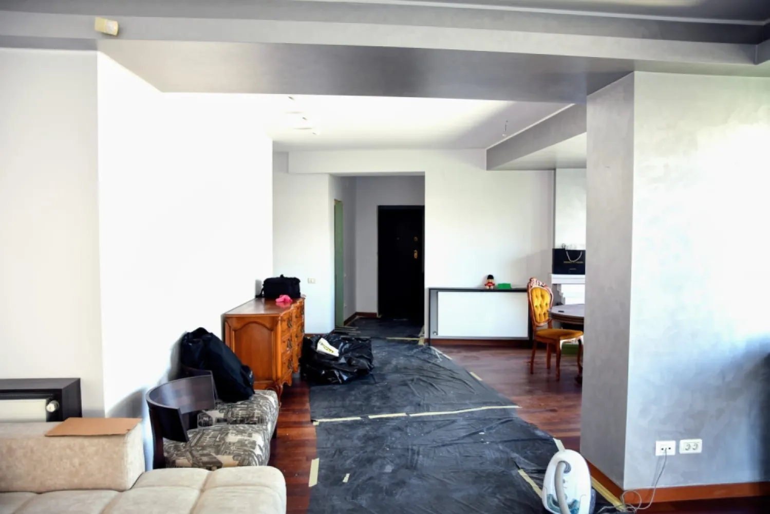 BRASADAS închiriază Ap 4 cam GARAJ Et 3,4/5 ROMANA.