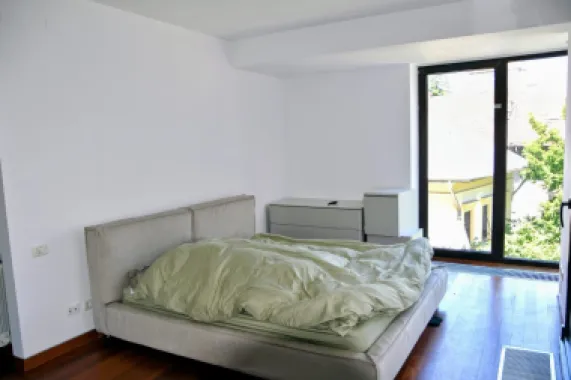 BRASADAS închiriază Ap 4 cam GARAJ Et 3,4/5 ROMANA.
