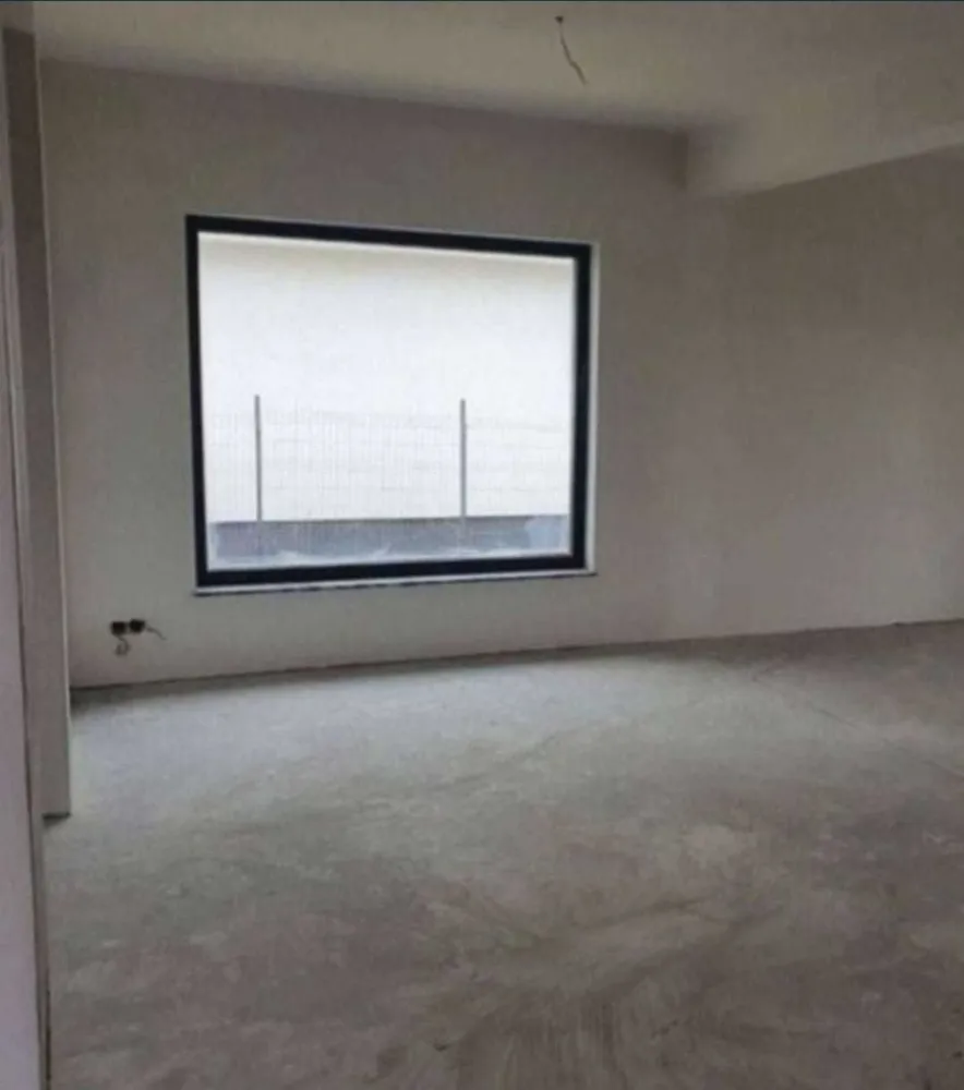 BRASADAS vinde casa NOUA în zona Lucian Blaga. - Agenția imobiliara BRASADAS vinde casa în zona Lucian Blaga de 115 m2 utili și 158 de m2 desfășurați cu bucătărie,cameră tehnică(debara) și 3 dormitoare ,living,2 băi și dressing. Casa se predă la stadiul de semifinisat cu încălzire în pardoseală, planșeu de beton,pereții interiori tencuiți și gletuiti și geamuri termopan cu 7 camere și 3 sticle.
