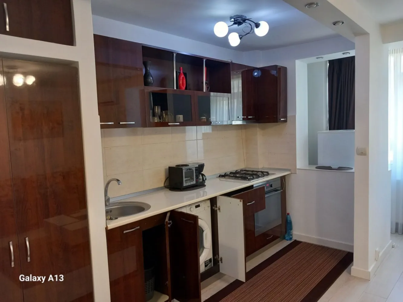 BRASADAS închiriază ap 2 cam etaj 1/8 50mp Piata UNIRII. - Agenția imobiliara BRASADAS închiriază apartament cu doua camere la etajul 1/8 la 2 minute de metroul UNIRII. Apartamentul este complet mobilat și utilat. Bucataria este unita cu balconul ingradit si cu camera de zi. Se oferă și se pretinde seriozitate maxima. Se percepe o garanție de 1400 euro. www.brasadas.com.