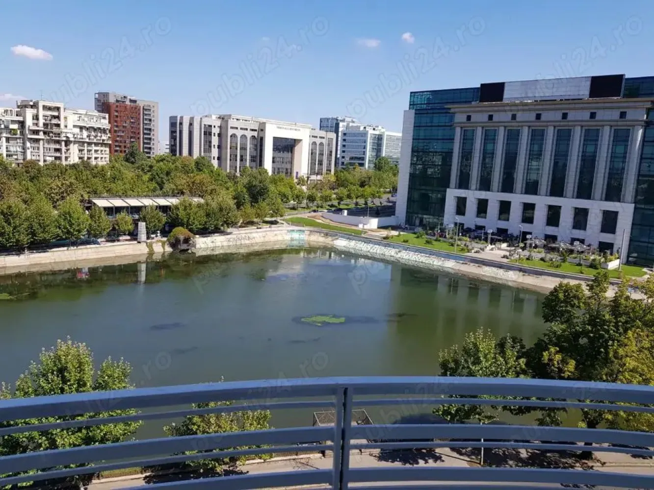 BRASADAS închiriază ap 2 cam 68mp 6/7 Splaiul Unirii. - Agenția imobiliara BRASADAS închiriază apartament cu 2 camere, decomandat, etaj 6 din 7. Suprafata utila 68 mp, 3 balcoane (inchise cu termopan), vedere excelenta spre Biblioteca Nationala - Dambovita. Apartamentul este renovat, mobilat modern si utilat complet. Centrala termica proprie, aer conditionat in camere, open space. Poze reale, oricand se poate viziona, inchiriere imediata.