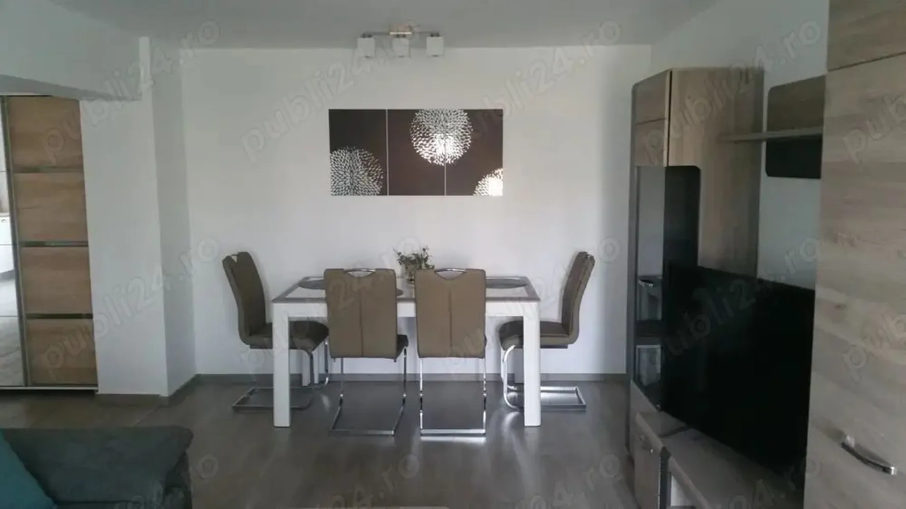 BRASADAS închiriază ap 2 cam 68mp 6/7 Splaiul Unirii. - Agenția imobiliara BRASADAS închiriază apartament cu 2 camere, decomandat, etaj 6 din 7. Suprafata utila 68 mp, 3 balcoane (inchise cu termopan), vedere excelenta spre Biblioteca Nationala - Dambovita. Apartamentul este renovat, mobilat modern si utilat complet. Centrala termica proprie, aer conditionat in camere, open space. Poze reale, oricand se poate viziona, inchiriere imediata.