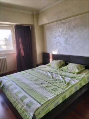 BRASADAS închiriază ap 2 cam et 4 UNIRII.