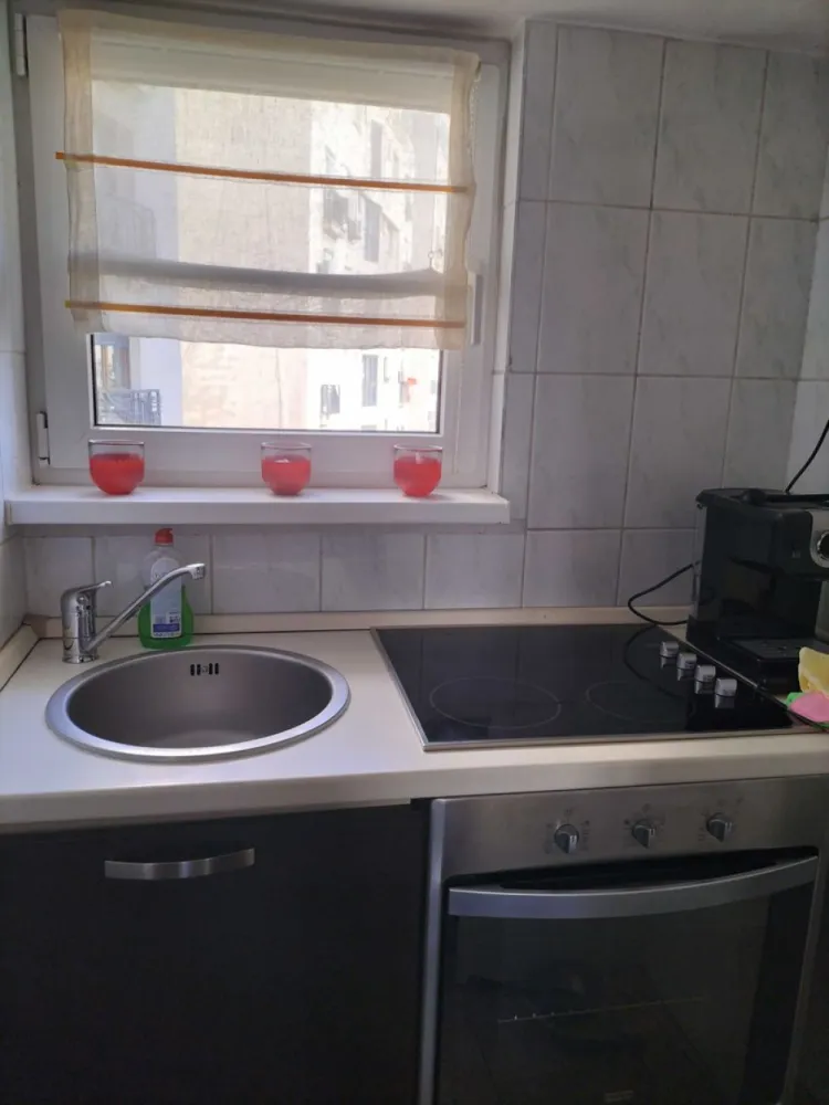 BRASADAS închiriază ap 2 cam et 4 UNIRII.