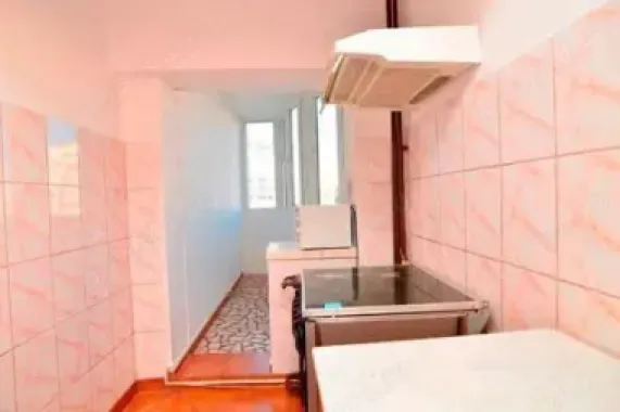BRASADAS inchiriaza ap 2 cam etaj 4/8 Bd Unirii Zepter.