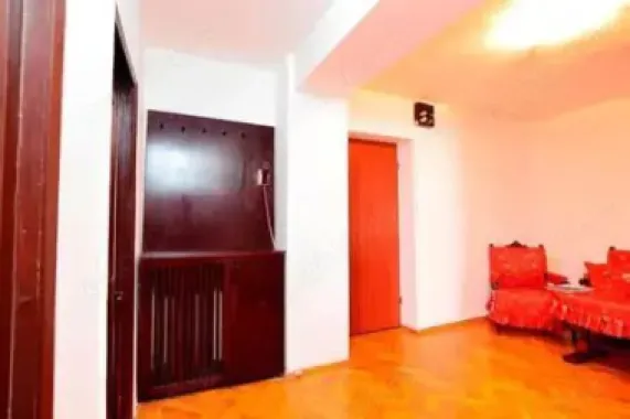 BRASADAS inchiriaza ap 2 cam etaj 4/8 Bd Unirii Zepter.