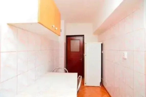BRASADAS inchiriaza ap 2 cam etaj 4/8 Bd Unirii Zepter.