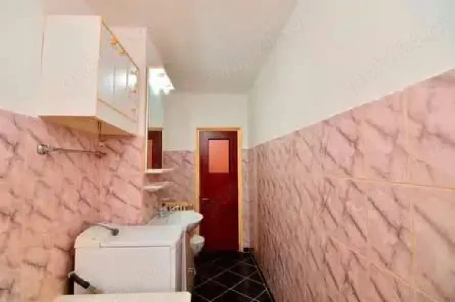 BRASADAS inchiriaza ap 2 cam etaj 4/8 Bd Unirii Zepter.