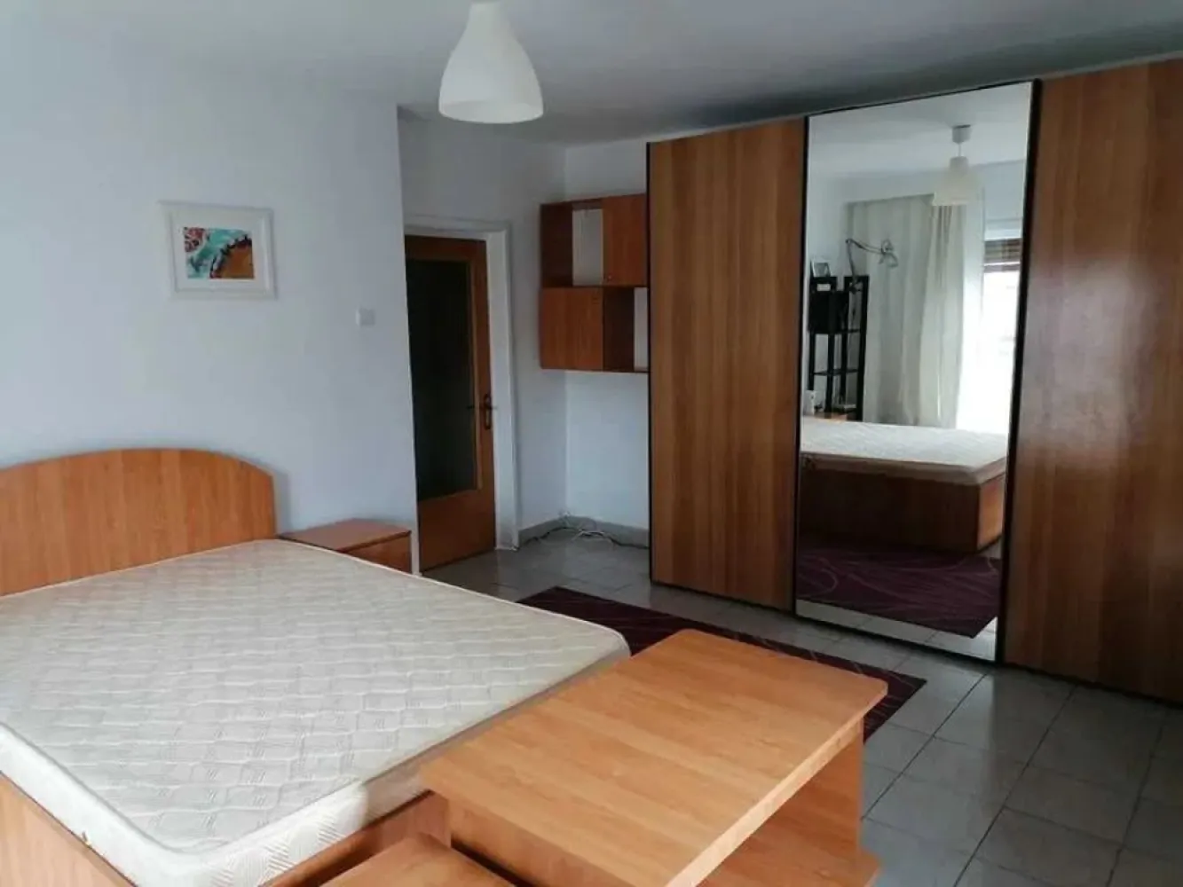 Piata Unirii, Bd. Corneliu Coposu, Piata Sf. Vineri, garsoniera - Direct proprietar inchiriez garsoniera in zona centrala, Bd. Corneliu Coposu - Piata Sf Vineri, la 5 minute de mers pe jos de statia de metrou Piata Unirii. Garsoniera este amplasata la etajul 5/8, intr-un imobil construit in 1988, este decomandata si are o suprafata de 38 mp. Mobilata si utilata, dispune de masina de spalat, aer conditionat, boiler electric, televizor, etc. Se inchiriaza pe termen lung si este disponibila imediat. Pret 430 euro + 1 luna garantie