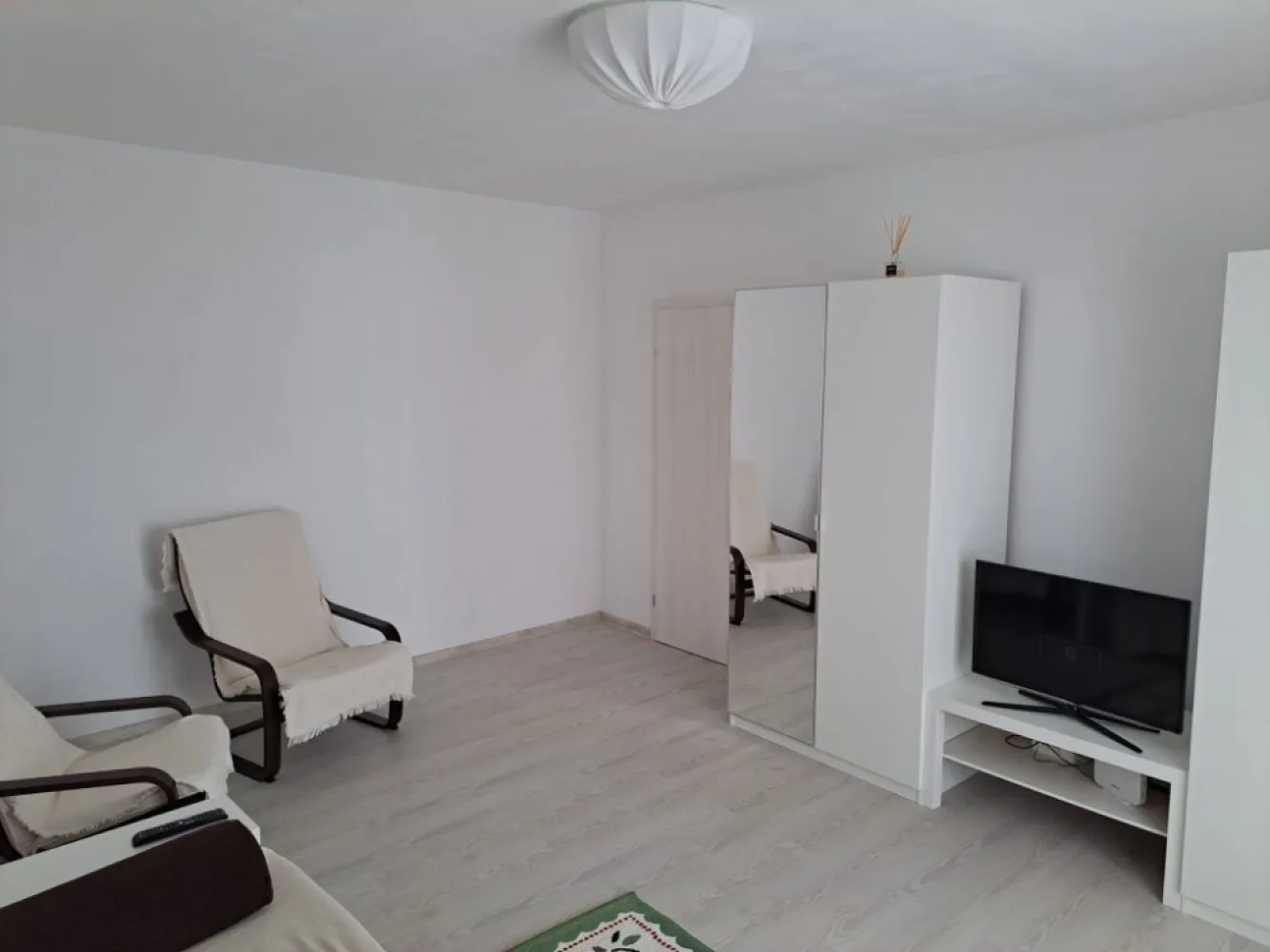 Inchiriere apartament 2 camere Bucuresti Sector 5 parc Sebastian - Inchiriere apartament 2 camere Bucuresti Sector 5 parc Sebastian decomandat totul nou renovat mobilier nou aragaz frigider masina spalat rufe cuptor microunde aparat aer condiționat tv internet incalzire radet exclus fumatori și animale companie în locuință