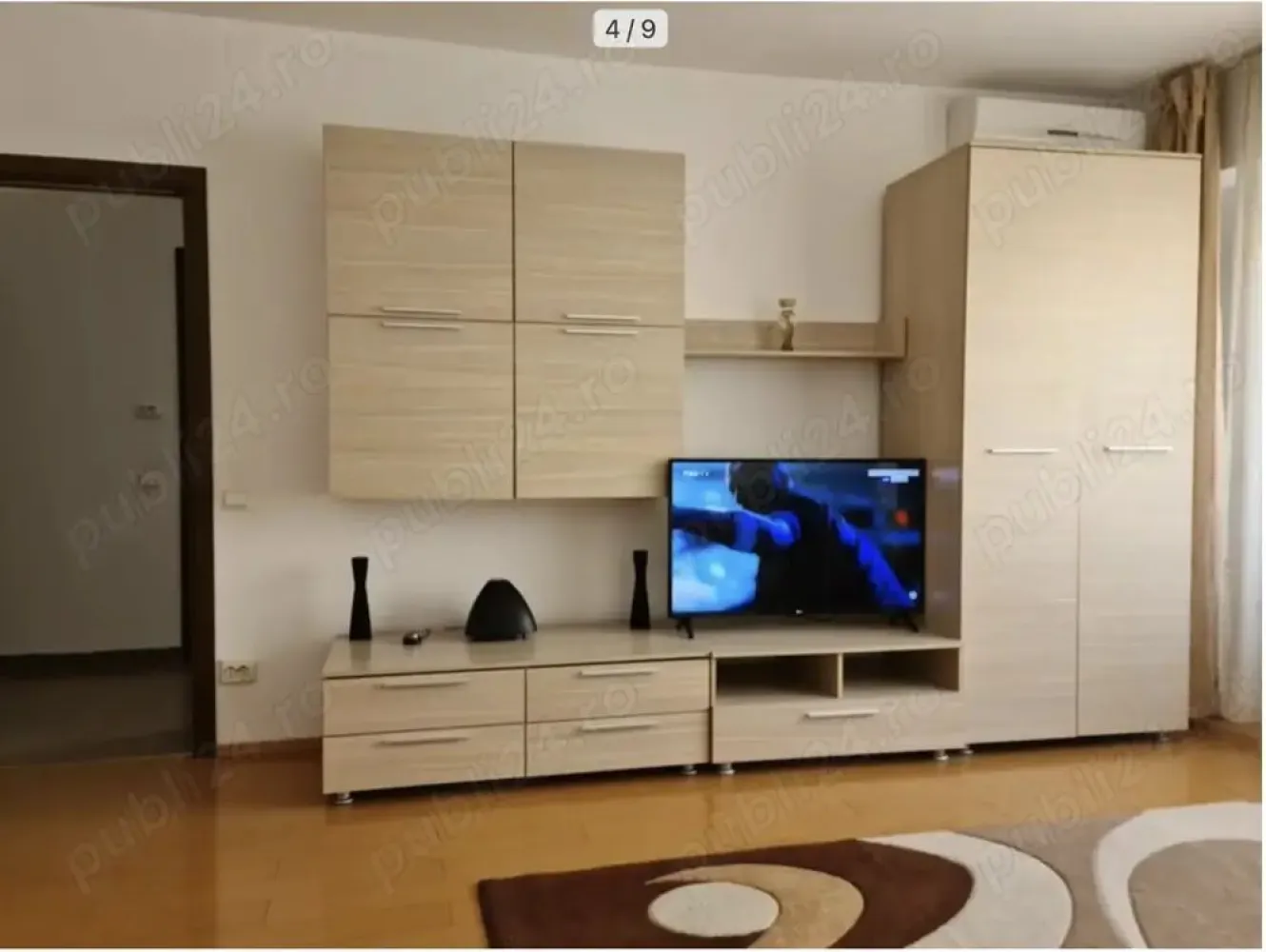 Unirii, Zepter, Goga, proprietar, intrare stradala din GOGA, bloc mixt, 5 8, impecabila - proprietar inchiriez gars. 45 mp, decomandata, 5 8, bloc mixt, intrare din bd. Goga, impecabila, liniste multa, totul nou, inclusiv instalatia sanitara, balcon, 1+1, eventual contract, pat 160 x 200. Garsoniera a fost renovata complet, dispune de toate dotarile, inclusiv, cuptor cu rotisor, aspirator, fier calcat, masa calcat, prajitor, plasma pentru incalzire, balcon la bucatarie cu usa de termopan etc. Are intrarea stradala din bulevardul Octavian GOGA, este pe spate si beneficiaza de multa liniste. Este intr-un bloc pe suport de caramida construit in anul 1995. Dispune de paznic si sistem de alarma. Patul nou 160 x 200 cu saltea Mobexpert.