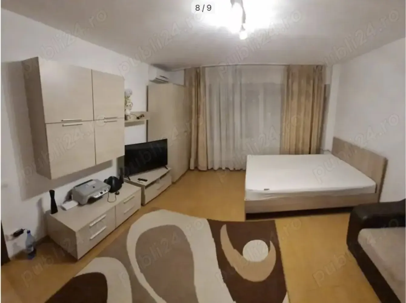 Unirii, Zepter, Goga, proprietar, intrare stradala din GOGA, bloc mixt, 5 8, impecabila - proprietar inchiriez gars. 45 mp, decomandata, 5 8, bloc mixt, intrare din bd. Goga, impecabila, liniste multa, totul nou, inclusiv instalatia sanitara, balcon, 1+1, eventual contract, pat 160 x 200. Garsoniera a fost renovata complet, dispune de toate dotarile, inclusiv, cuptor cu rotisor, aspirator, fier calcat, masa calcat, prajitor, plasma pentru incalzire, balcon la bucatarie cu usa de termopan etc. Are intrarea stradala din bulevardul Octavian GOGA, este pe spate si beneficiaza de multa liniste. Este intr-un bloc pe suport de caramida construit in anul 1995. Dispune de paznic si sistem de alarma. Patul nou 160 x 200 cu saltea Mobexpert.