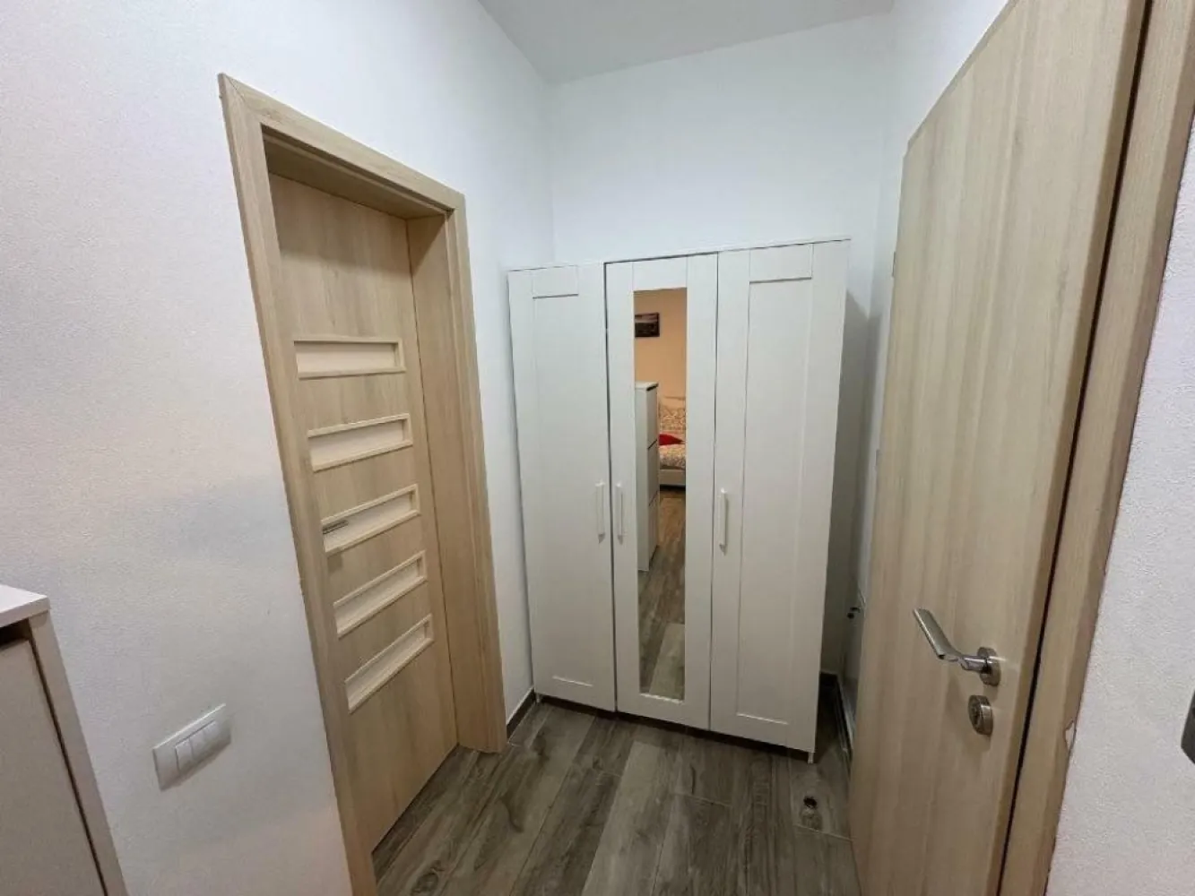 BRASADAS închiriază garsoniera in zona Unirii 2018 balcon.