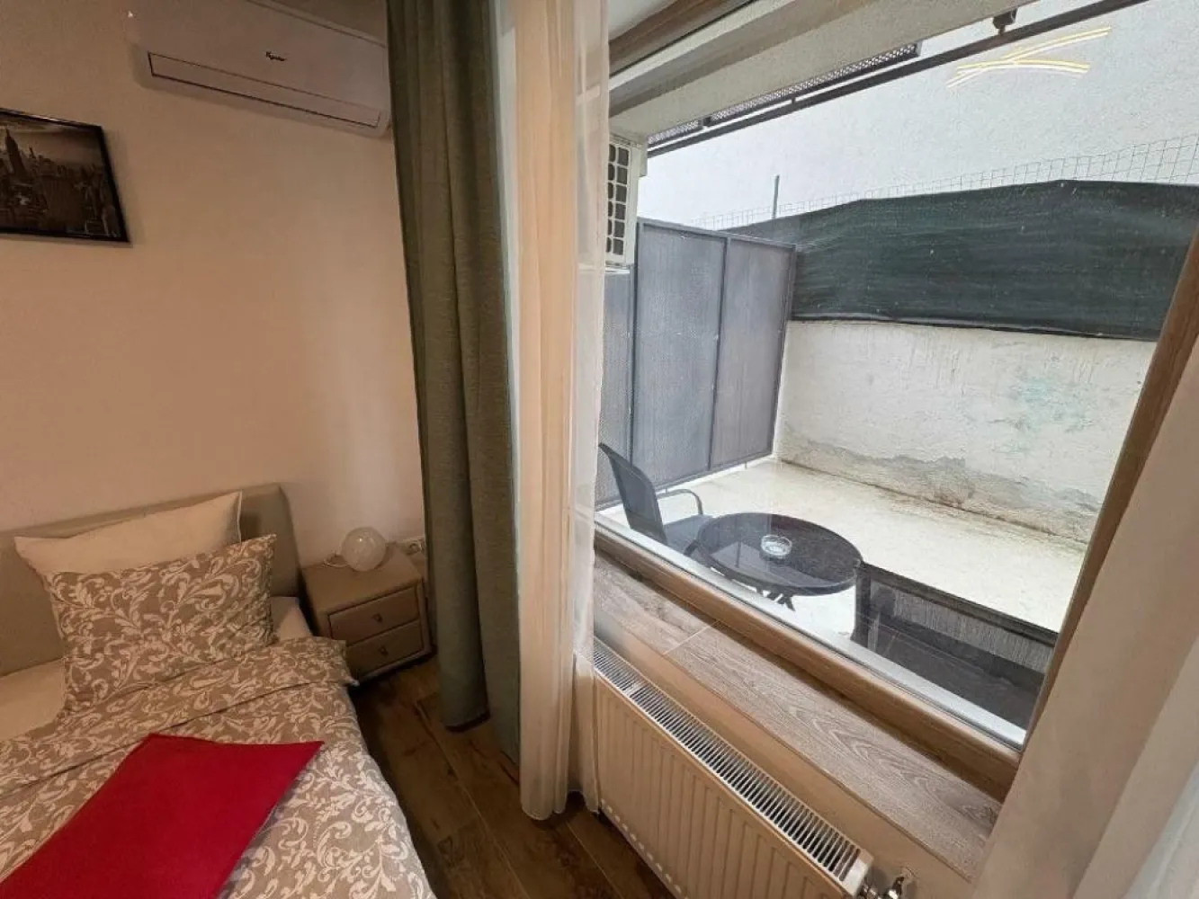 BRASADAS închiriază garsoniera in zona Unirii 2018 balcon.