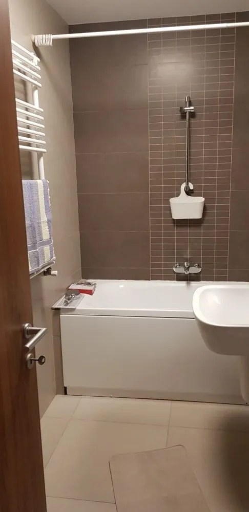 BRASADAS închiriază garsoniera etaj 1 Sp Independenței. - Agenția imobiliara BRASADAS închiriază garsoniera in Bucuresti, str. Splaiul Independentei, bl. 20TH RESIDENCE, supraf.42mp,an construcție 2016,vedere spre sud,et 1.Ofera confort sporit,amplasata într-o zona excelenta conectata la mijloace de transport (metrou Petrache Poenaru :5 min)și alte facilități . Disponibilitate imediata.
