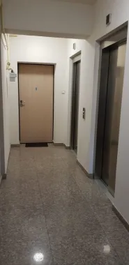 BRASADAS închiriază garsoniera etaj 1 Sp Independenței.