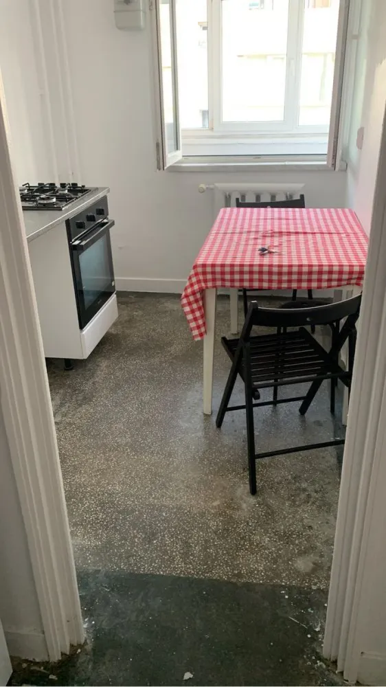 Apartament de inchiriat 2 camere - Propietar: apartamentul este situat la 1 minut de metroul basarab, aproximativ 7 minute de piata victoriei