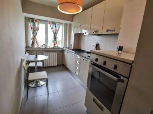 BRASADAS închiriază apartament doua camere langa TRIBUNAL Unirii 47.
