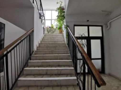 BRASADAS închiriază apartament doua camere langa TRIBUNAL Unirii 47.