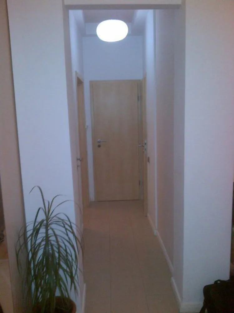 Apartament Deosebit situat in Imobil Reprezentativ - Piata Lahovari !! - Apartament deosebit , situat intr-un imobil reprezentativ. Imobilul are o retragere de aproximativ 40 de metrii fata de Piata Lahovari , fiind dotat cu doua curti interioare , acest aspect asigurand liniste si intimitate locatarilor. Tip Apartament : 2 camere , Decomandat ( Living , Dormitor , Bucatarie , Baie , Grup Sanitar , Debara , Logie ) Apartamentul se afla situat la etajul 2 al unui imobil P+4+M Suprafata apartament : 52.50 mp + 2.50 mp Logie Apartameentul se inchiriaza atat semimobilat ( 750 Eur / luna ) cat si mobilat complet conform pozelor ( 850 Eur / luna ) Imobilul nu apare pe lista de risc seismic ( bulina rosie ). Apartamentul poseda atat polita de asigurare PAD ) cat si Polita De Asigurare facultativa ( pentru apartament si pentru bunurile mobile ). Finisajele apartamentului : parchet suedez , gresie si faianta italieneasca , usi interioare din lemn si sticla , tamplarie exterioara din PVC profil pentacameral cu geam termopan , obiecte sanitare Ideal Standard , etc. ). Dotari : a) Bucatarie mobilata si echipata Franke ( facuta pe comanda , special pe masurile bucatariei ). b) Dressing-uri executate pe comanda - 3 buc. ( patent Ikea ) c) Smart TV Samsung d) AC - 2 unitati ( Inverter ) e) Internet si servicii TV - UPC f) Interfon g) Frigider h) Mobilier Living Mobexpert i) Pat Dormitor Costurile utilitatilor cad in sarcina chiriasului. Se solicita 2 luni de garantie . Disponibil de la 20.05.2025 !