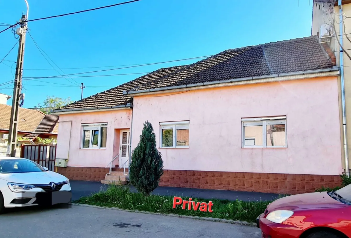 Casă cu grădină str.Anton Pann/486mp/3 front/spațiu com./155.000€neg. - De vânzare casă cu suprafața desfășurată 186 mp,teren~ 5 ari, zona 14 Mai. Imobilul este compus din: 4 cam.,2 bucătării,2 băi, beci,3 garaje. Și cu spațiu comercial destinat pentru afaceri,cu acces la stradă. În zona apropiata,la 50-100m,se află magazine,farmacie,cabinete medicale,stație de autobuz. Casa dispune de toate utilitățile și se află într-o zonă cu potențial de dezvoltare/investiție.