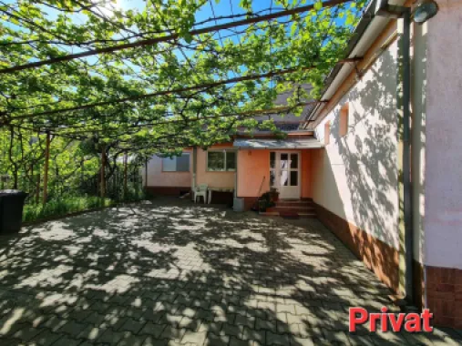 Casă cu grădină str.Anton Pann/486mp/3 front/spațiu com./155.000€neg.