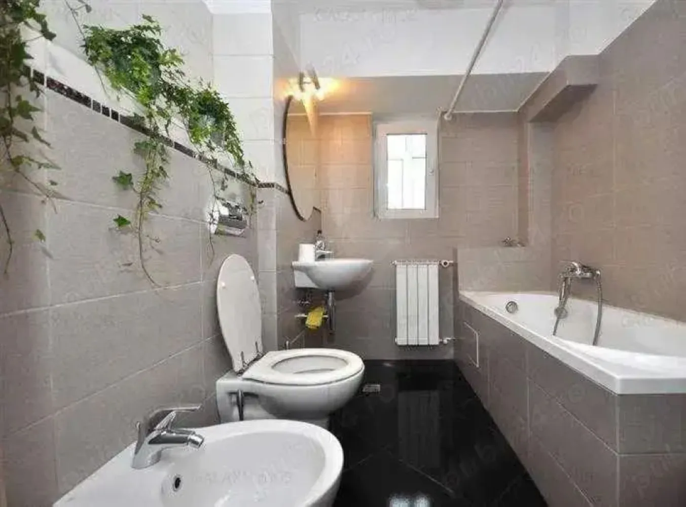 BRASADAS închiriază ap cam etaj 6/8 Bd. UNIRII. - Agenția imobiliara BRASADAS închiriază apartament 2 camere, decomandat, mobilat nou si modern, de lux, proaspat renovat, in bloc monolit. Conditii excelente, scara impecabil intretinuta, supraveghere video 24 h. Apartament la etajul 6 din 8, renovat integral, in zona dezirabila, pe Bld Unirii langa Tribunal, 5 minute de metrou Unirii ,10 minute de Curtea de Apel si de Judecatoria sector 4 si sector 1, vedere spate panoramica deosebita, zona linistita. - suprafata utila 64mp + 4.5mp balcon inchis - bloc monolit cu 8 etaje finalizat in 1992, - bucatarie moderna, echipata cu frigider, aragaz, hota si contor de gaz - dormitor si sufragerie mari, luminoase - ferestre termopan la camere si la balconul inchis - aer conditionat in sufragerie - baie moderna cu bideu separat - masina de spalat rufe - multiple spatii de depozitare in 2 debarale si dulapuri - parchet in toate camerele - gresie si faianta in baie, bucatarie si hol - design modern.