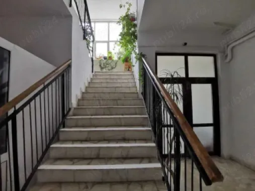 BRASADAS închiriază ap cam etaj 6/8 Bd. UNIRII.