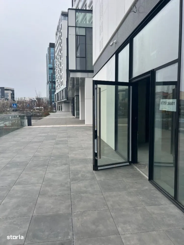 Spatiu comercial premium cu terasa One Cotroceni - 5600 plus TVA Spatiu comercial premium cu loc de parcare in fata locatiei. Spatiul este proaspat finalizat, nu este amenajat. Terasa 27 mp Loc parcare 12 mp  Utilitati generale Senzor de fum si alarma incendiu Cortina de sticla, ferestre fixe, ferestre care se deschid, sprinklere, climatizare si centrala termica, aport de aer proaspat, prize date voce. Paza 24h CCTV
