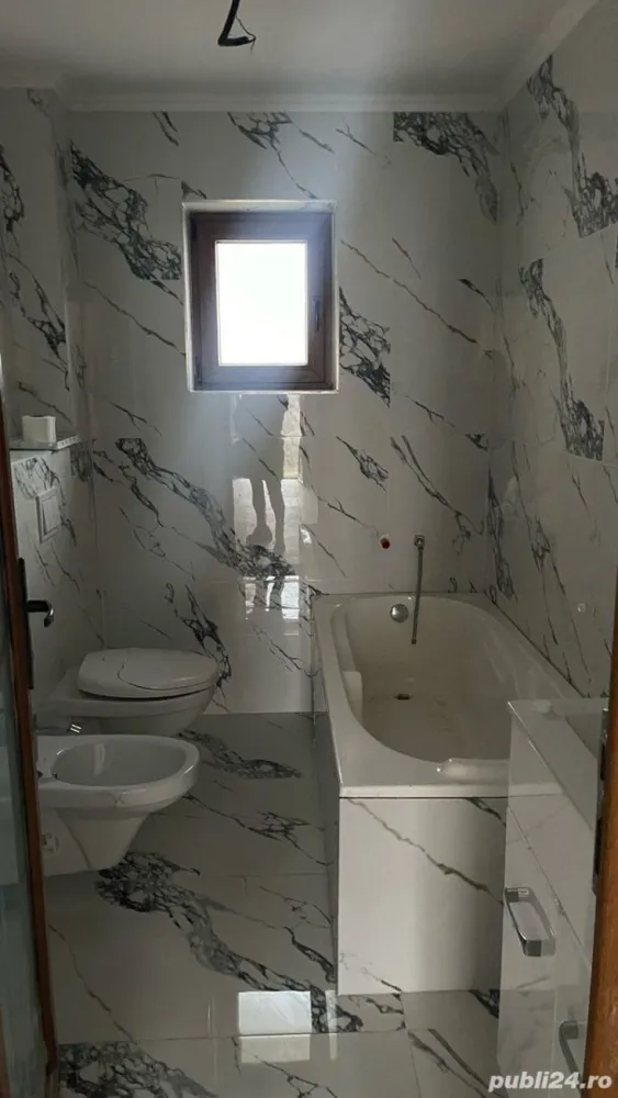 Vand casă in Lazuri - Casă de vânzare, loc Lazuri jud Satu Mare. Nou construită, 110 mp construcție, izolată, finisată, instalatie electrică , încălzire în pardoseală Cu posibilitatea de masardare. Teren 5 arii