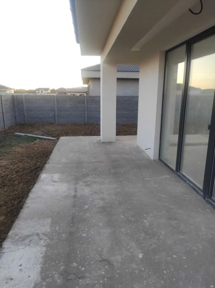 Casa pe partner de vanzare - Casa de vanzare 135m utili cu 2 Bai ,3 dormitoare,dressing,living,bucatarie cu spatiu de depozitare.casa racordata la utilitati:curent ,apa SI canalizare.incalzire in pardosea,zona in spate la sala de nunti melody de pe paulesti,10 min de mers pe Jos Pana in micro 17.ideal pentru o familie frumoasa.ptr.detali sunati la 07******93 Gheorghe