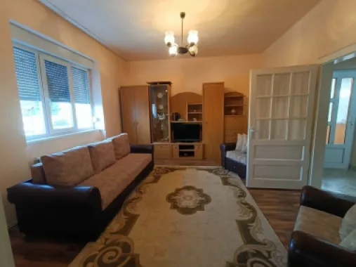 BRASADAS vinde casa 3 cam DUPLEX intrare separată.