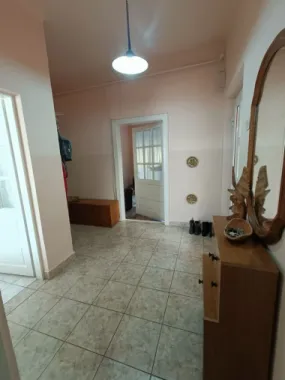 BRASADAS vinde casa 3 cam DUPLEX intrare separată.