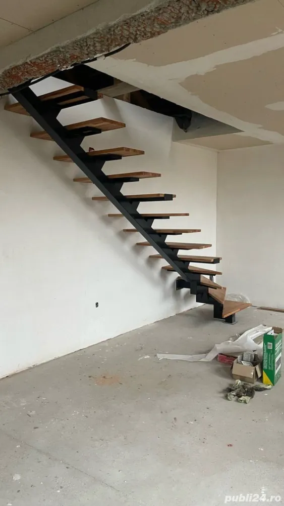 Vand casă in Lazuri - Casă de vânzare, loc Lazuri jud Satu Mare. Nou construită, 110 mp construcție, izolată, finisată, instalatie electrică , încălzire în pardoseală Cu posibilitatea de masardare. Teren 5 arii