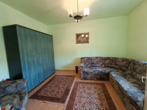 BRASADAS vinde casa 3 cam DUPLEX intrare separată.