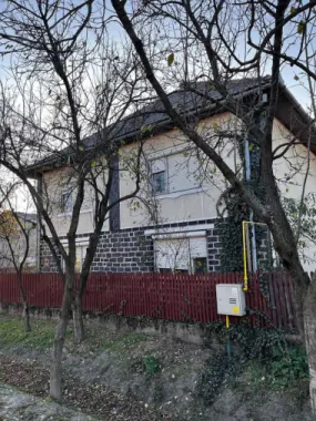 Vind casa la tara
