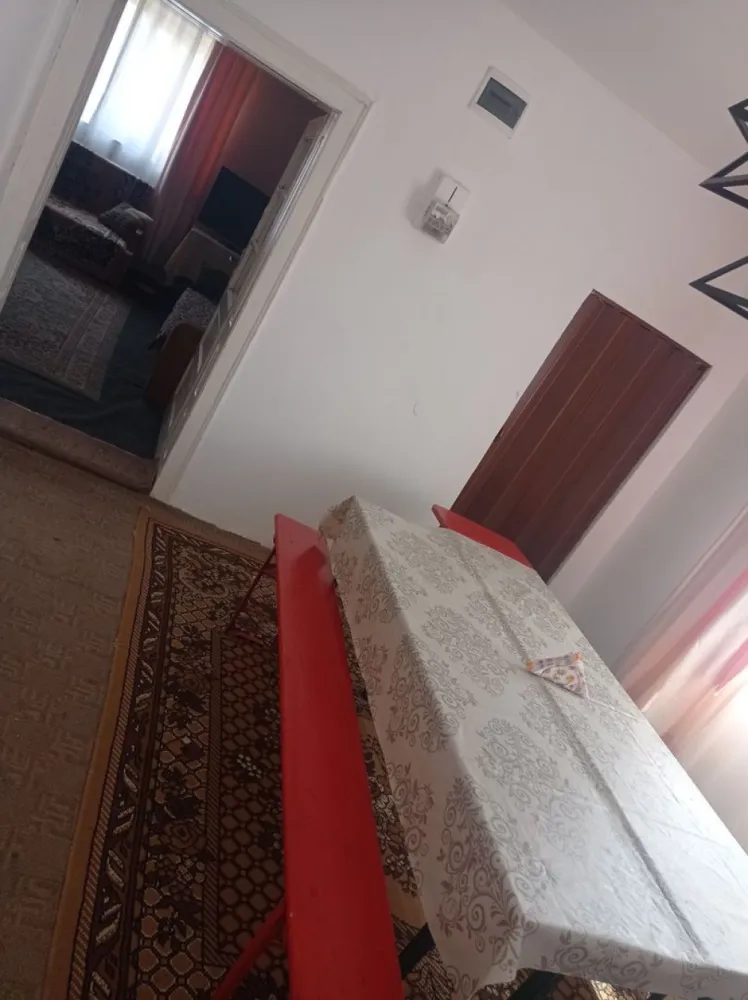 Casă de vânzare în Vetis - Agenția imobiliara BRASADAS vinde casă, cu curte în Vetis pe strada Principală 3 camere, hol, bucătărie, beci plus anexe