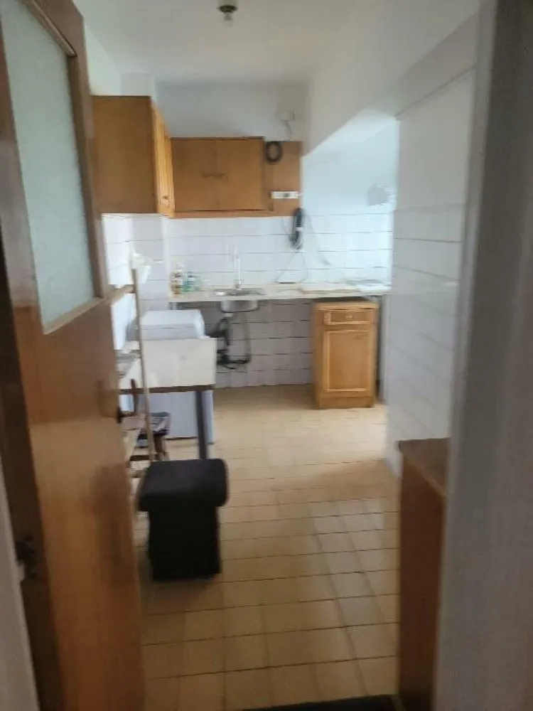 BRASADAS închiriază ap 2 camere decomandate Piata Unirii. - Agenția imobiliara BRASADAS închiriază apartament cu 2 camere decomandate, la etajul 5/7 cu 2 balcoane la bucatarie si dormitor, hol intrare spatios, baie cu fereastra, mobilat, usa metalica la intrare, interfon la intrarea pe scara si camera video.