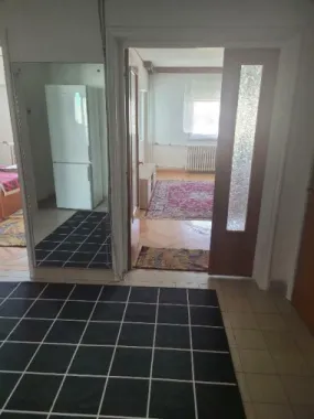 BRASADAS închiriază ap 2 camere decomandate Piata Unirii.