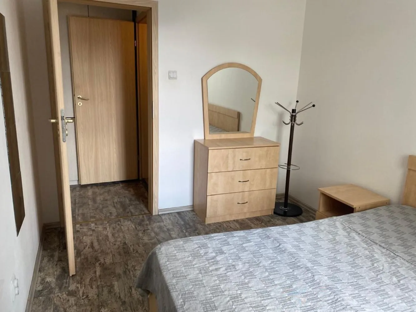 BRASADAS închiriază ap 2 cam Unirii Bratianu Cocor. - Agenția imobiliara BRASADAS închiriază apartament 2 camere vis a vis de magazinul Cocor cu vedere spre Hanu lui Manuc . Apartament renovat recent și foarte linistit . Disponibil imediat .