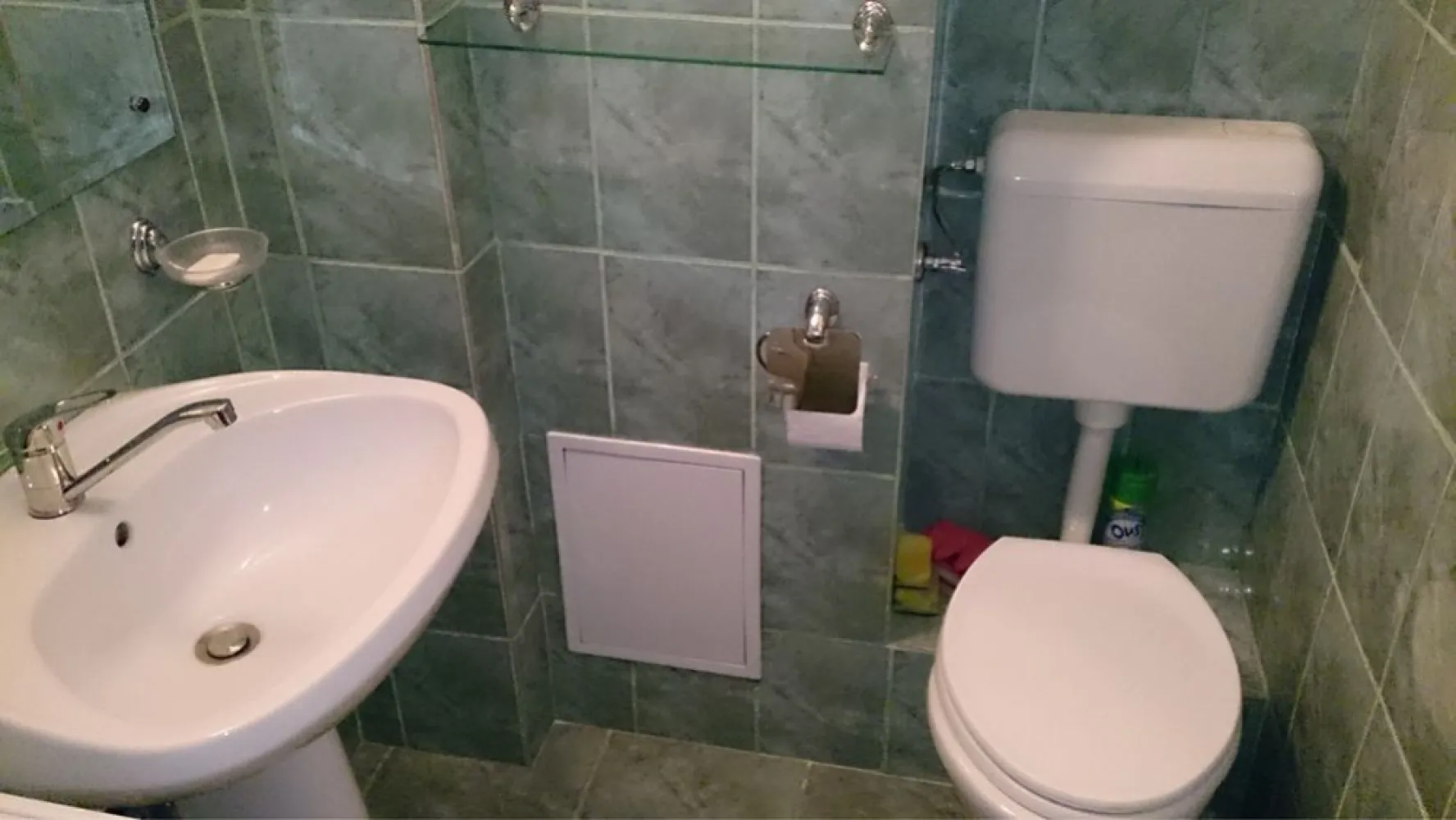 BRASADAS închiriază ap 2 camere ultracentral Cismigiu. - Agenția imobiliara BRASADAS închiriază apartament 2 camere, Cismigiu, decomandat, situat intr-un bloc fara bulina, foarte curat, la 50 metri de intrarea in Parcul Cismigiu si Sala Palatului. Et. 2/8, centrala proprie bloc, fara probleme caldura si apa calda, proaspat igienizat, gresie, faianta, parchet, termopane, balcon, mobilat complet, repartitoare apa si caldura. Multumesc!